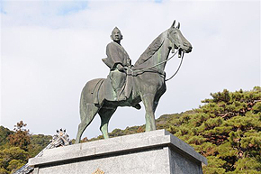 瑠璃光寺にある大内弘世像